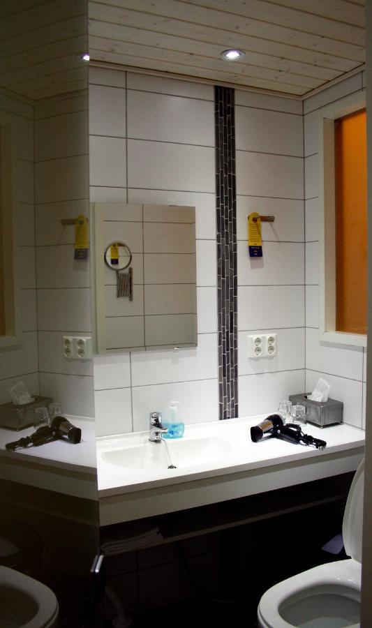 Samantta Hotel & Restaurant Haukipudas Room photo